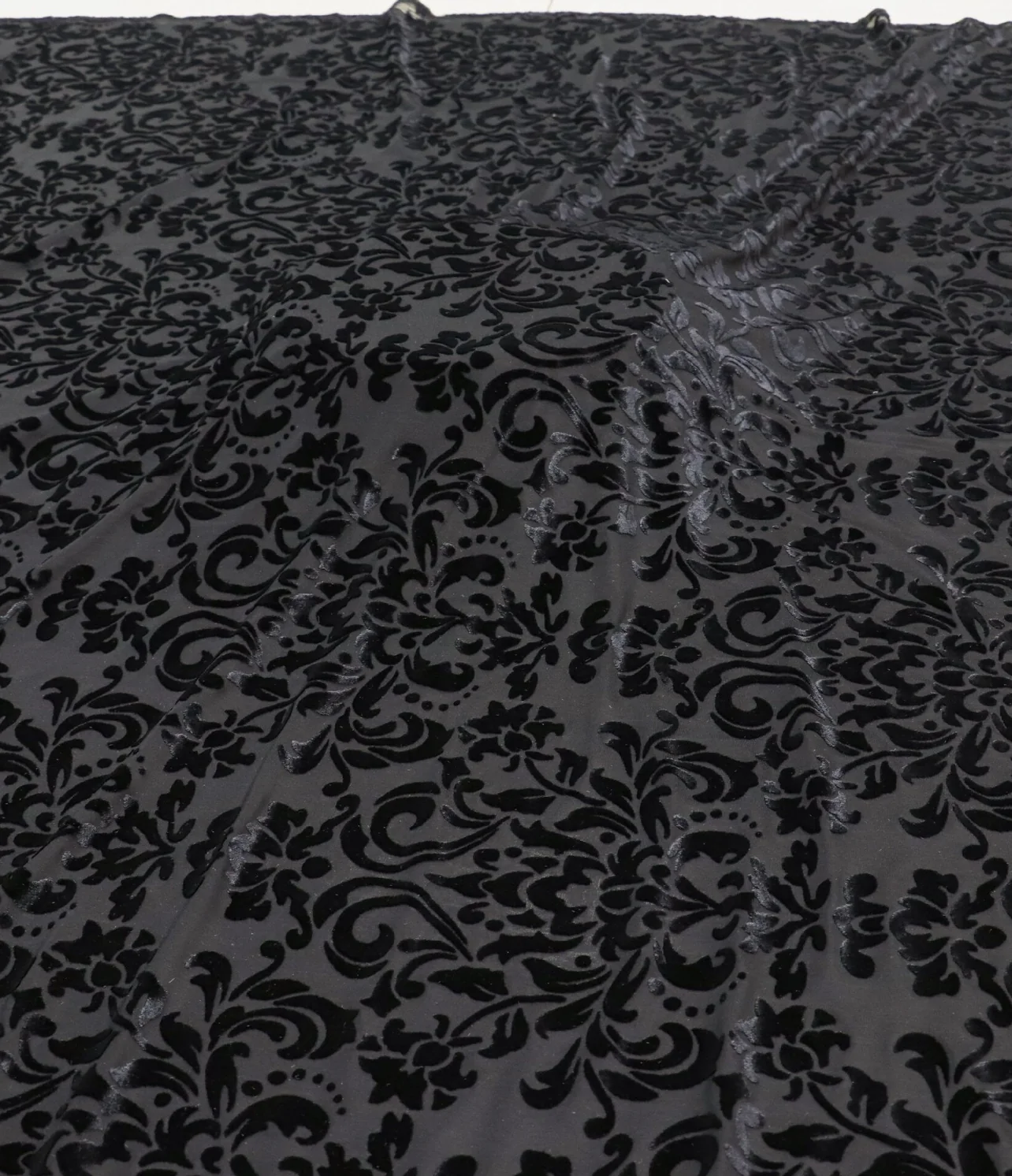 burnout velvet black baroque on dark grey