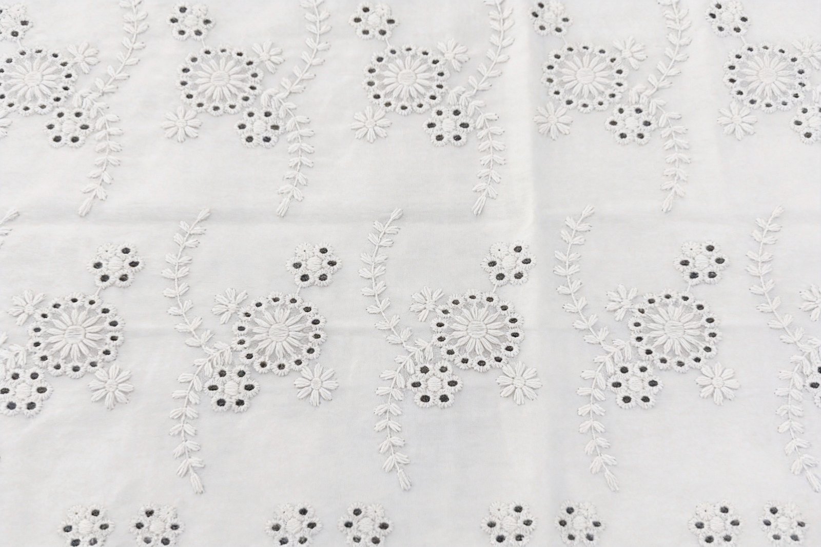 E-07 Chrysanthemum Spray eyelet embroidery thumbnail